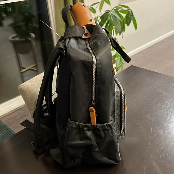 JJ Cole Diaper Bag - Picture 4 of 10